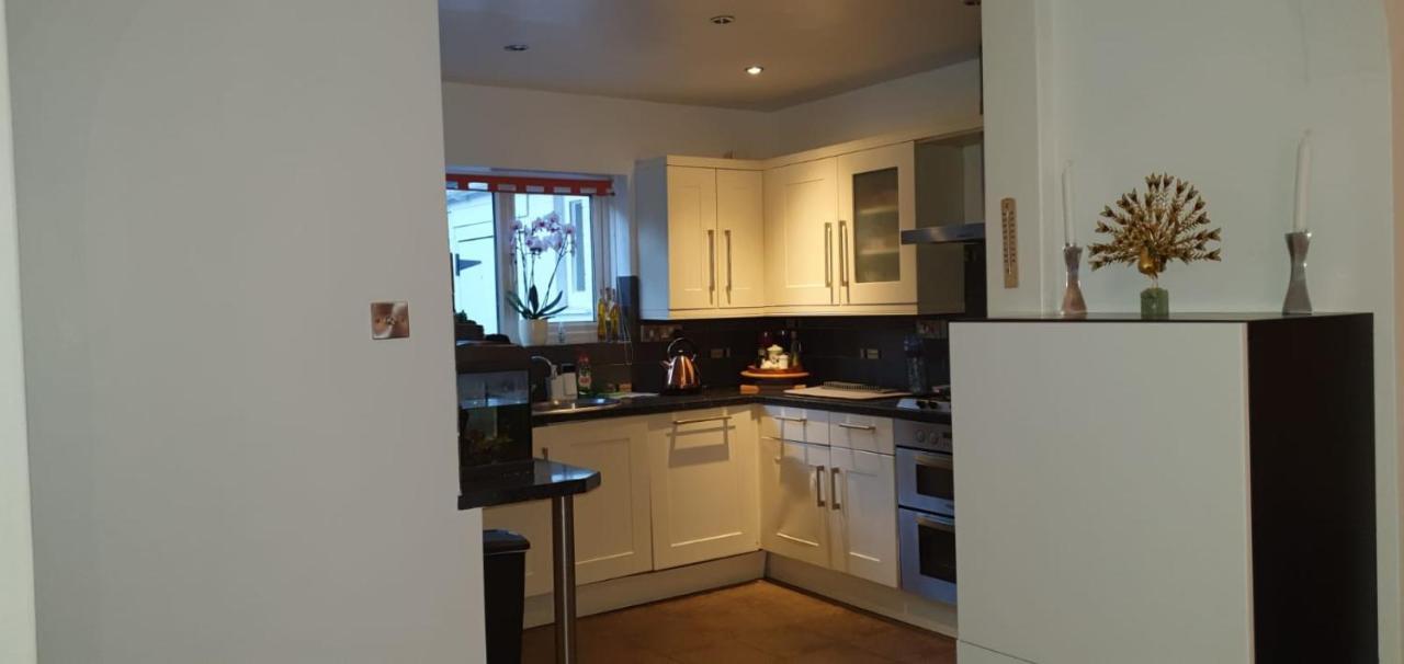 2 Bed Semi-Detached House Βίλα Poole Εξωτερικό φωτογραφία