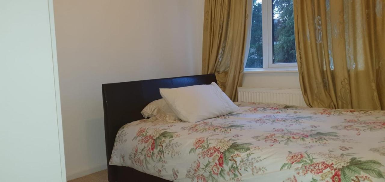 2 Bed Semi-Detached House Βίλα Poole Εξωτερικό φωτογραφία